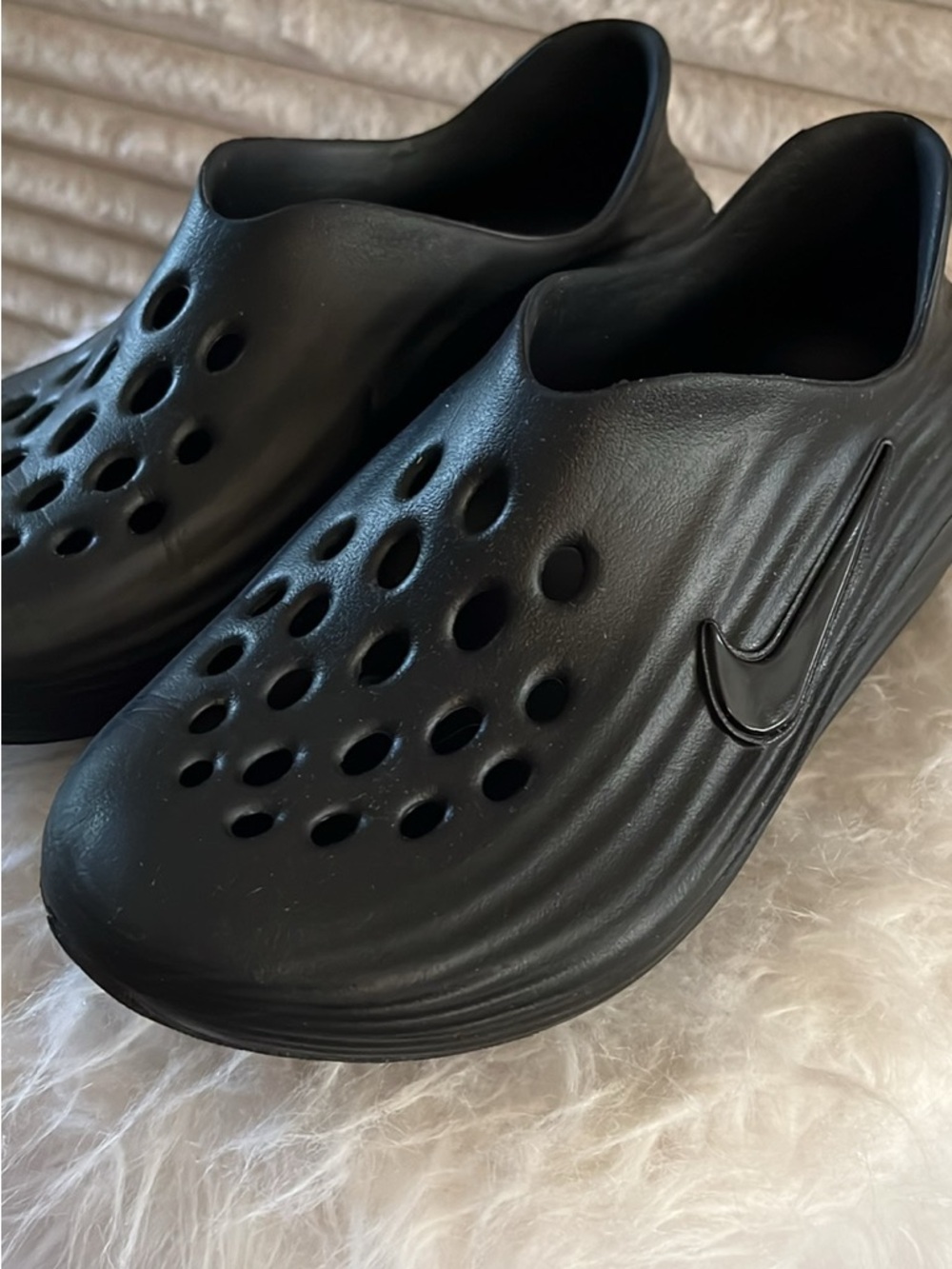Nike Black Slip-On ReactX